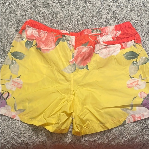 Yellow Floral Mens swim trunks size XL. - Picture 5 of 5